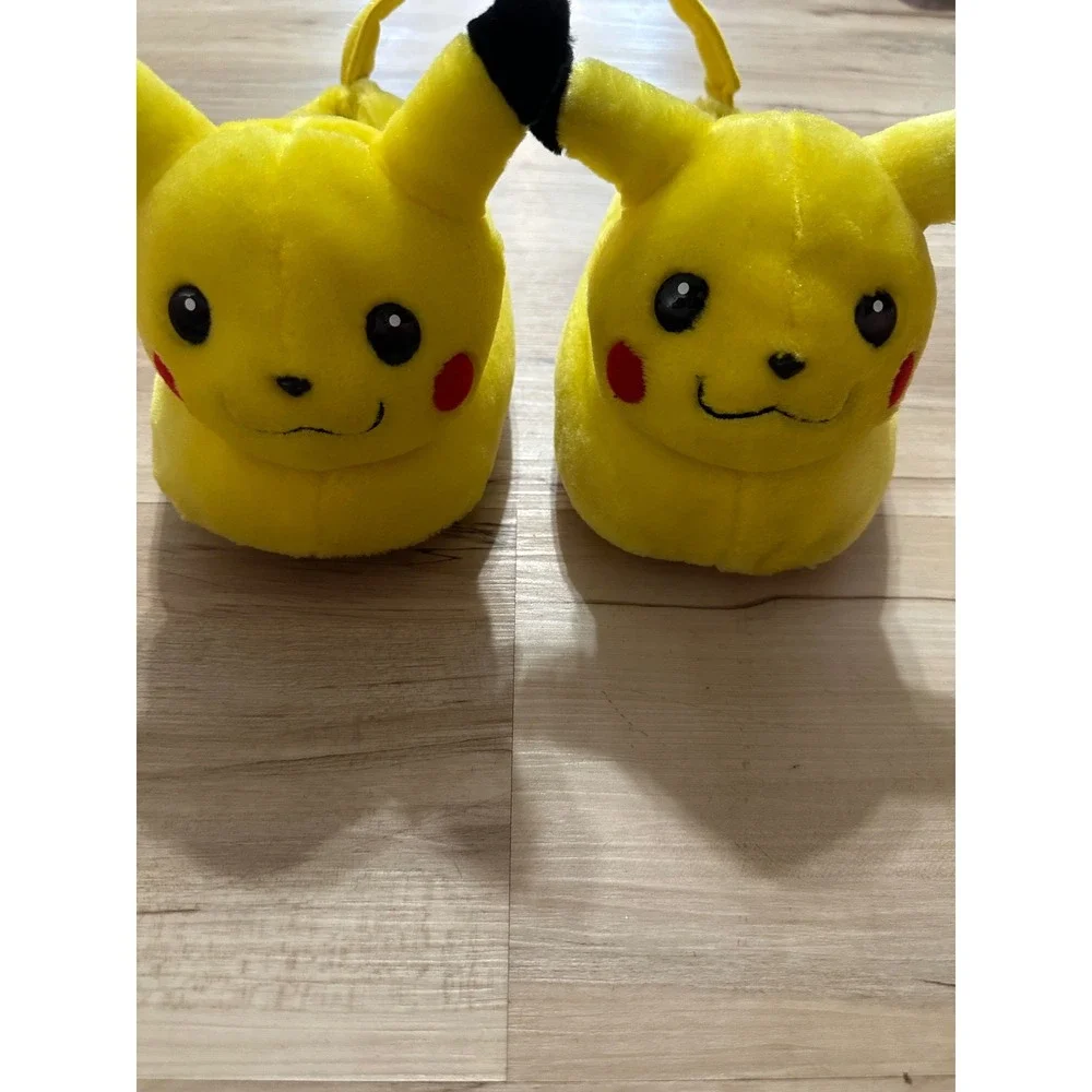 Vintage 2001 Nintendo Pokemon Pikachu plush slippers Size M‎ 2-3